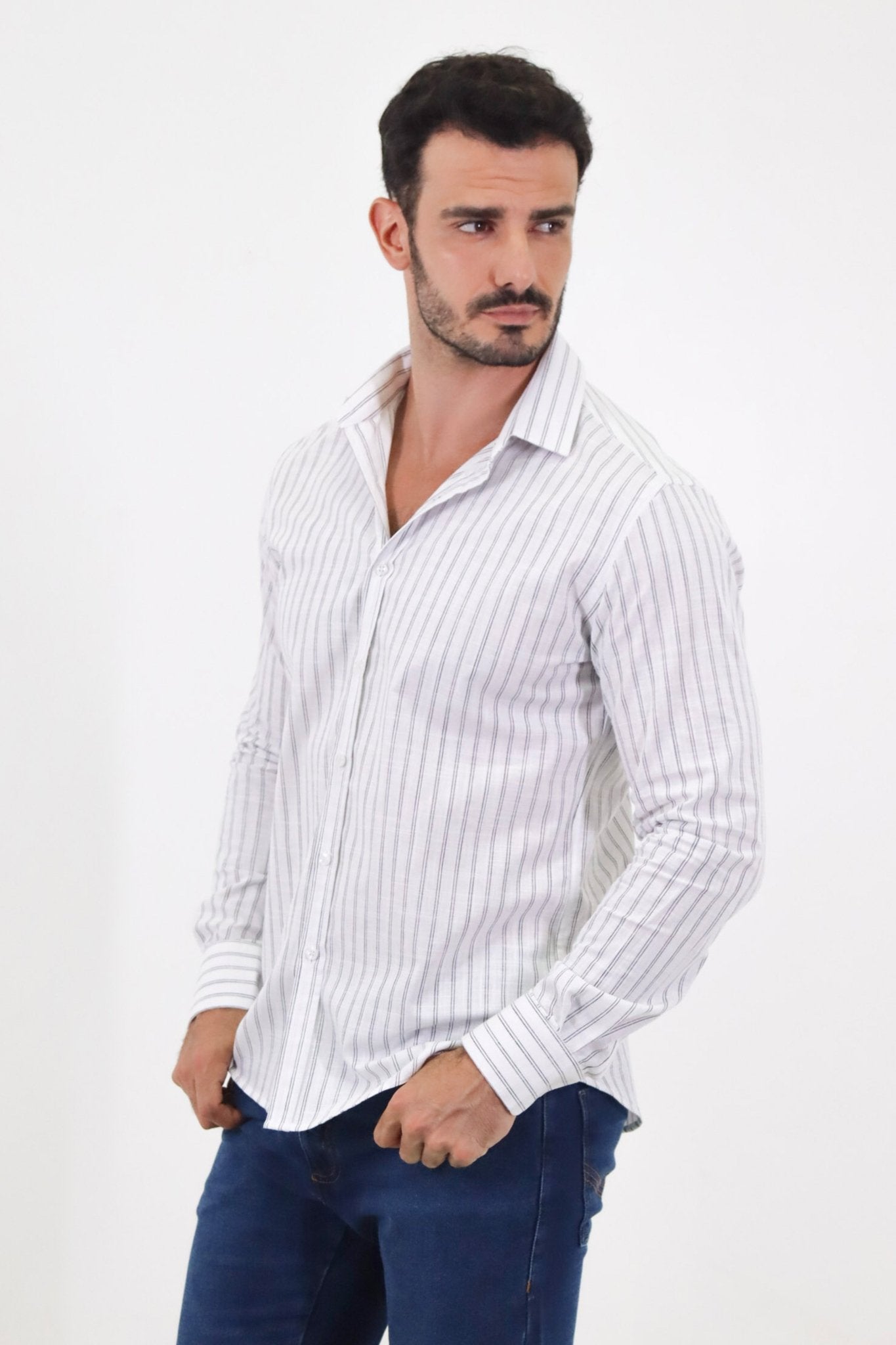Camisa social masculina branca slim fit, ideal para visual social moderno e profissional