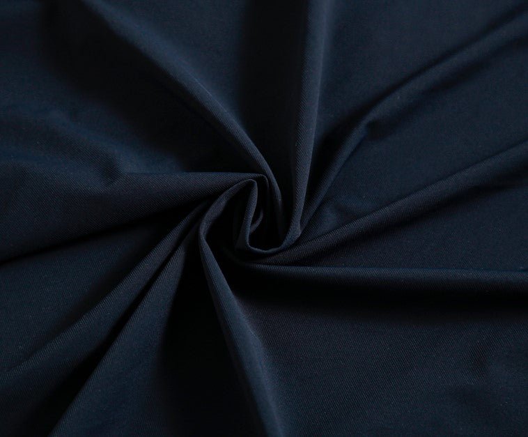 Camisa masculina azul marinho tech poliamida stretch, o equilíbrio perfeito entre o visual social clássico e a tecnologia avançada de performance e conforto