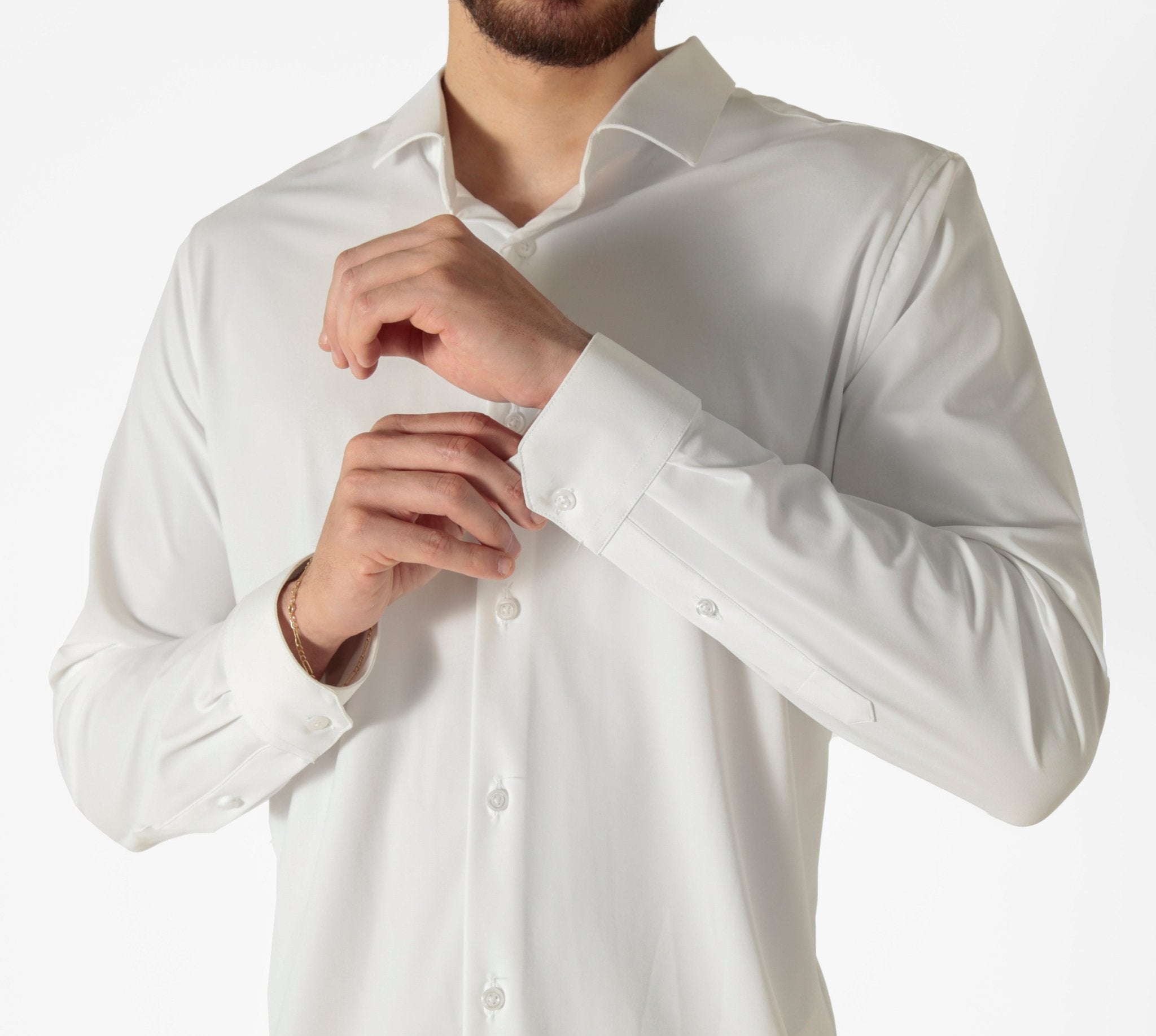 Camisa masculina branca tech poliamida stretch, design minimalista com modelagem ergonômica que oferece máxima liberdade de movimento e ajuste perfeito