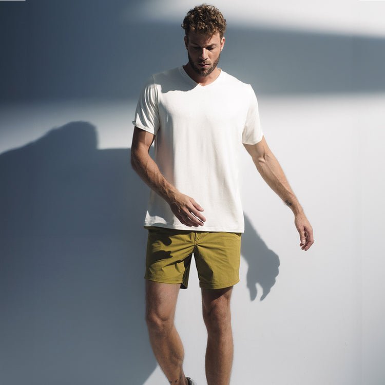 Camiseta masculina branca nilo em algodao egipcio, visual elegante minimalista e sofisticado