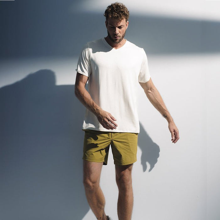 Camiseta masculina branca nilo em algodao egipcio, visual elegante minimalista e sofisticado