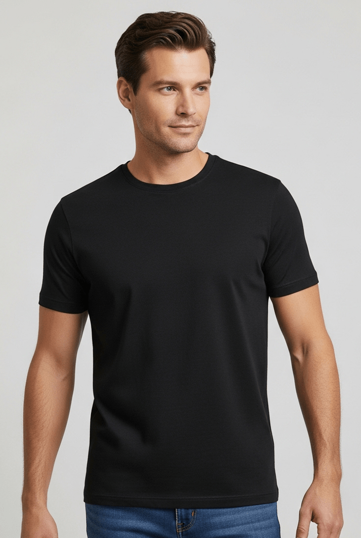 Camiseta básica Work preta, tingimento reativo que mantém a cor por muito mais tempo, ideal para uniformização ou uso casual com alta durabilidade