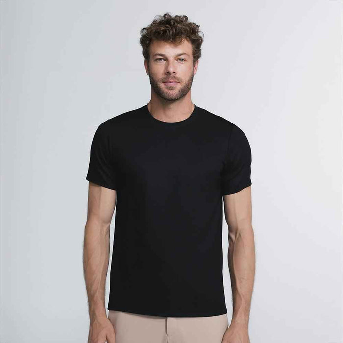 Camiseta masculina preta Core E-Tech encorpada, estilo sofisticado com caimento perfeito e conforto premium