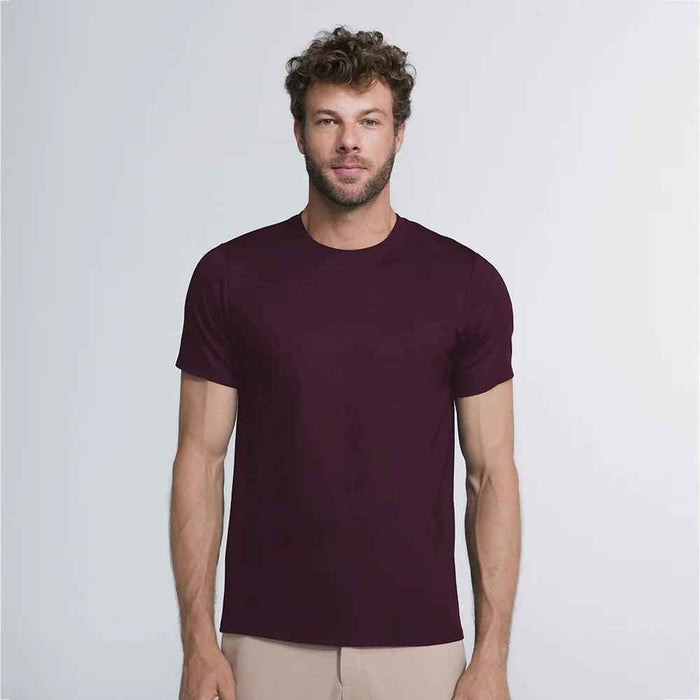 Camiseta masculina vinho Core E-Tech encorpada, caimento estruturado com estilo moderno e toque premium