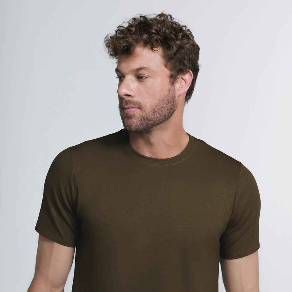 Camiseta masculina verde tropical Core E-Tech, estilo atual com toque macio e estrutura reforcada