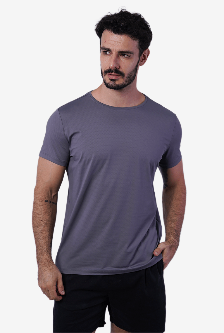 Camiseta fitness chumbo em poliamida dry luxury, tom sóbrio e sofisticado com tecido de alta tecnologia que garante frescor e elegância no treino