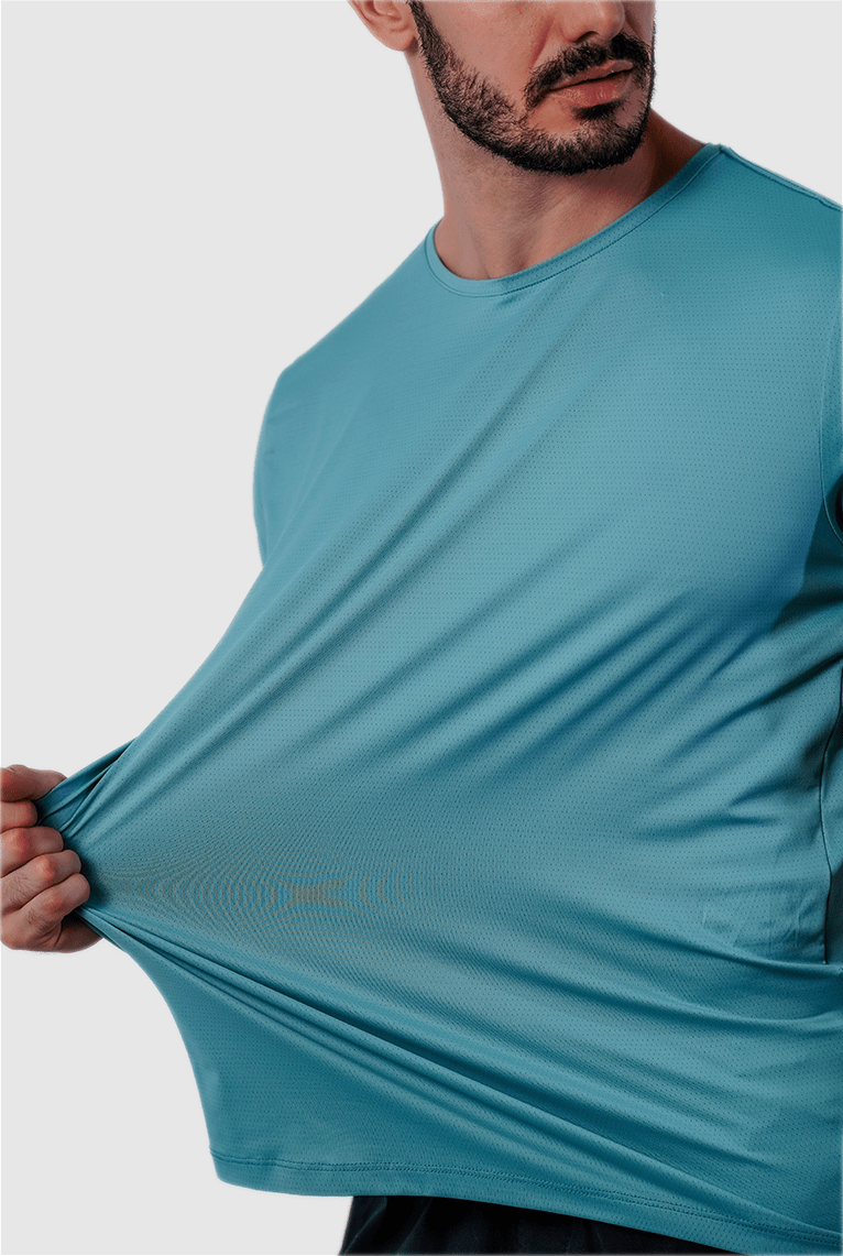 Camiseta fitness azul turquesa em poliamida dry plus, material premium de toque sedoso que evita odores e garante durabilidade extrema às lavagens