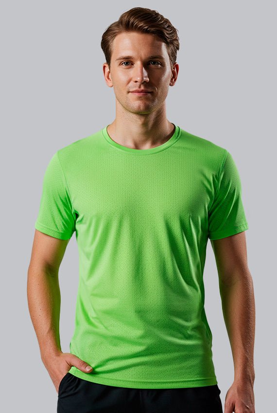 Camiseta fitness verde fluorescente em poliamida dry neon, cor vibrante de alta visibilidade com tecnologia de resfriamento e leveza para treinos intensos