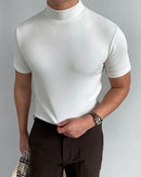 Camiseta masculina branca gola alta San Diego, visual sofisticado com caimento elegante e acabamento premium