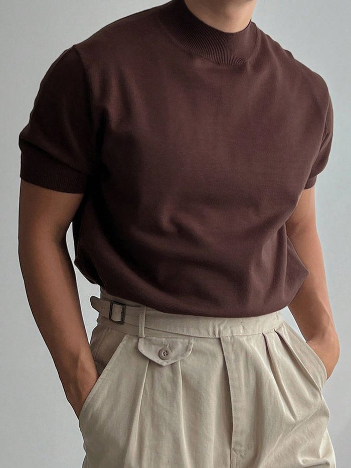 Camiseta masculina marrom gola alta San Diego, visual sofisticado com toque macio e caimento elegante para um estilo premium