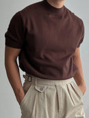 Camiseta masculina marrom gola alta San Diego, visual sofisticado com toque macio e caimento elegante para um estilo premium