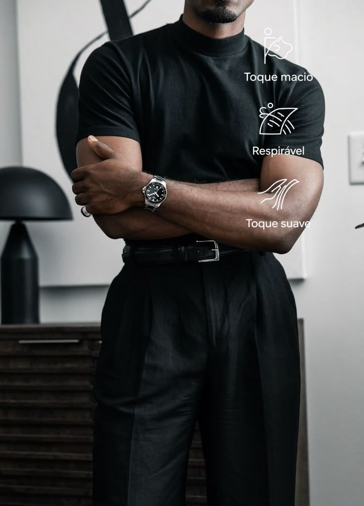 Camiseta masculina preta gola alta San Diego, visual sofisticado com caimento elegante e acabamento premium