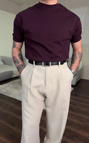 Camiseta masculina vinho gola alta San Diego, visual elegante com acabamento premium e caimento sofisticado para diversas ocasiões