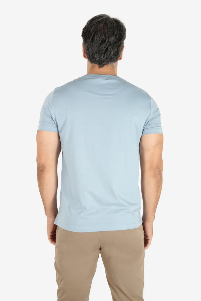 Camiseta henley azul claro masculina em algodao egipcio, estilo casual moderno elegante e versatil