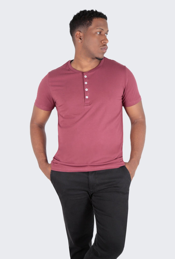 Camiseta henley masculina bordo em algodao egipcio com gola padre, estilo premium elegante e sofisticado