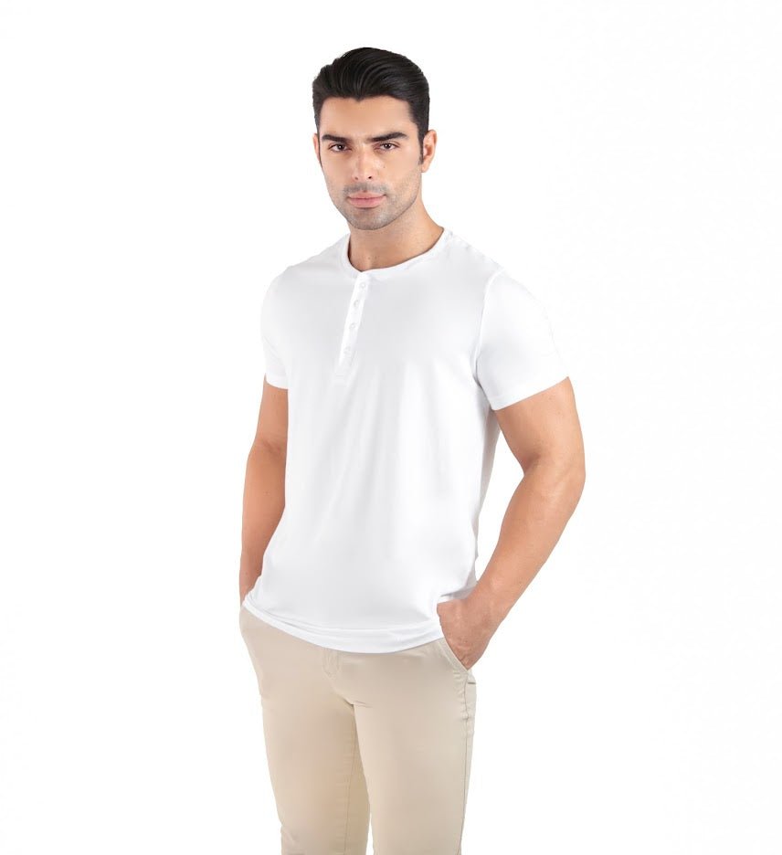 Camiseta henley masculina branca em algodao egipcio com gola padre, estilo premium elegante e moderno