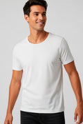 Camiseta masculina branca basica minimalista em algodao premium perfeita para visual moderno e versatil