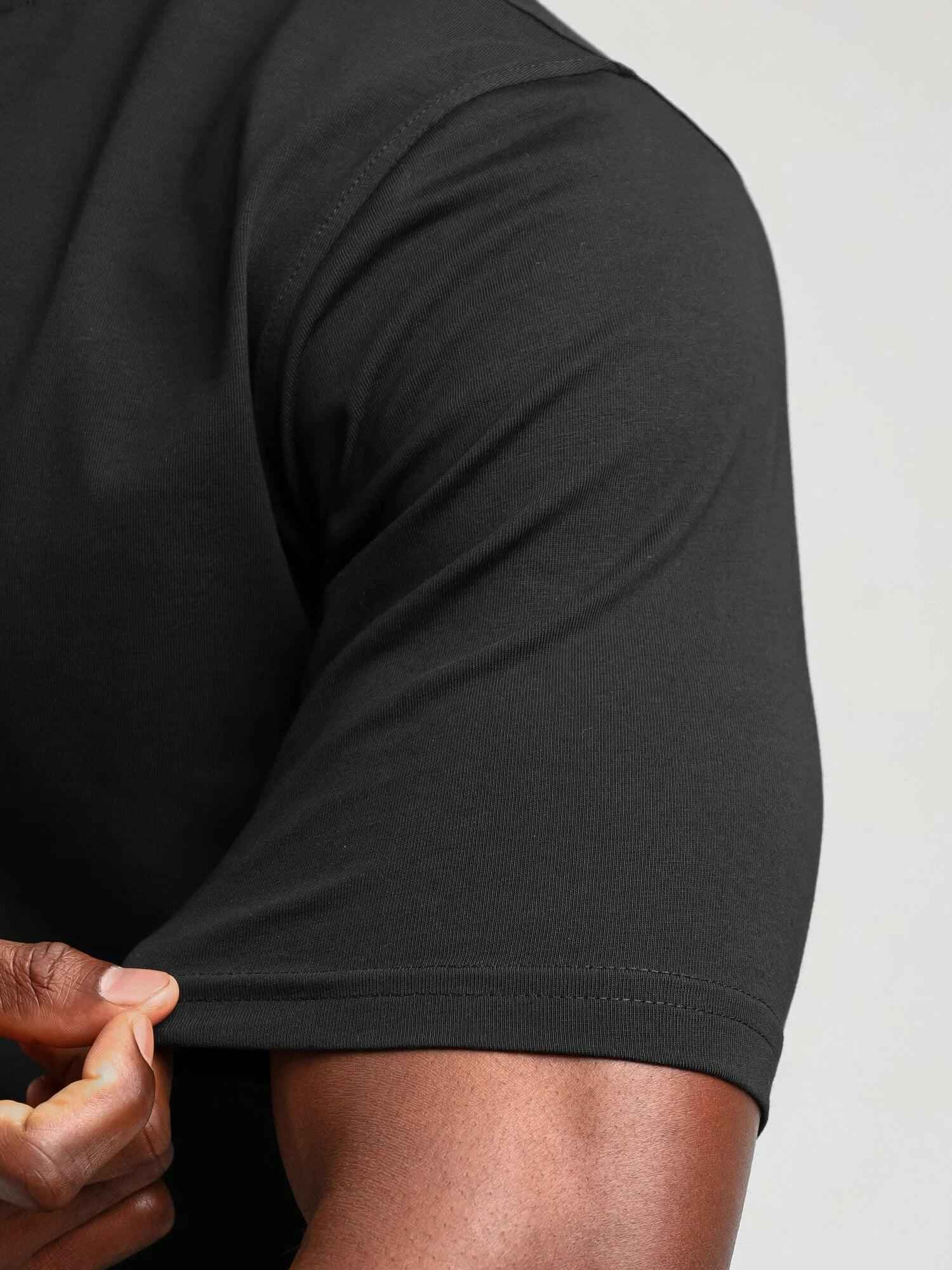 Camiseta masculina preta gola alta San Diego, conforto e estilo elegante para o dia a dia