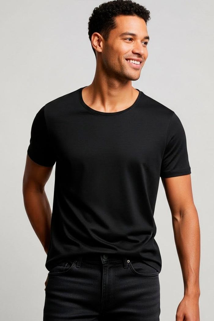 Camiseta masculina preta elegante em algodao premium estilo casual sofisticado para qualquer ocasiao