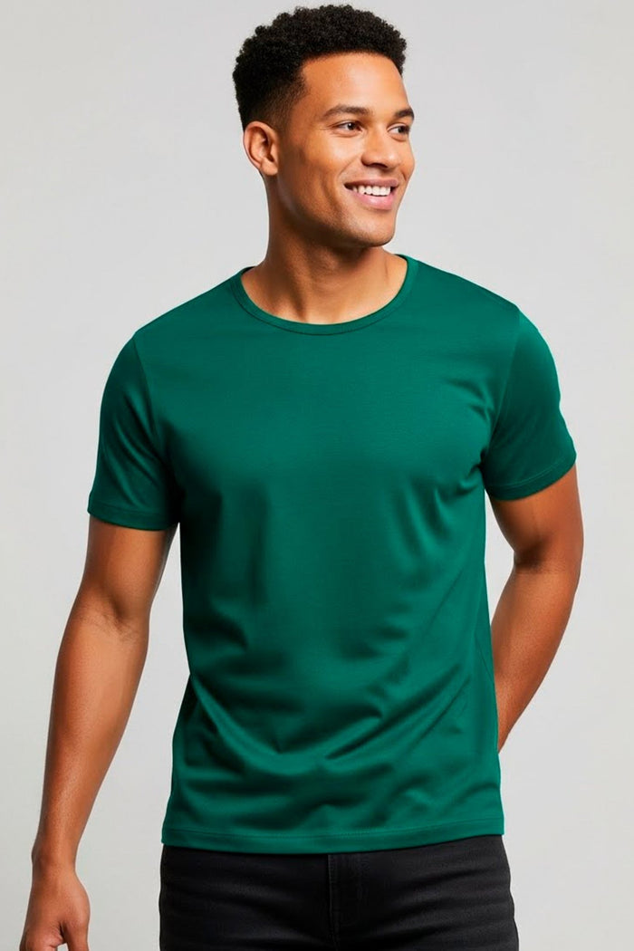 Camiseta masculina verde esmeralda moderna em algodao premium, ideal para look casual masculino sofisticado