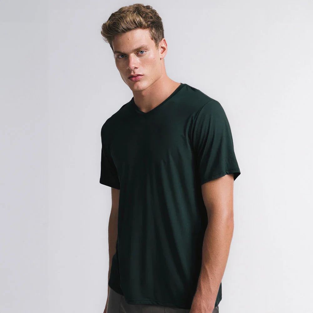 Camiseta masculina preta nilo em algodao egipcio, tecido premium macio e confortavel com estilo sofisticado