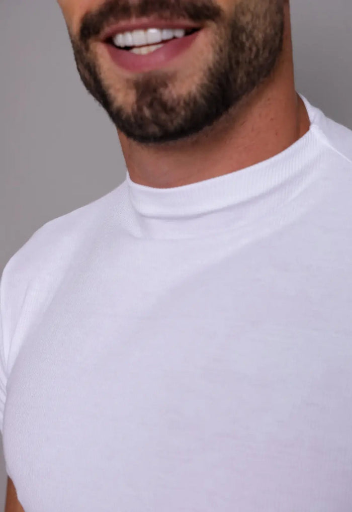 Camiseta masculina branca slim gola media, tecido confortavel ideal para o dia a dia