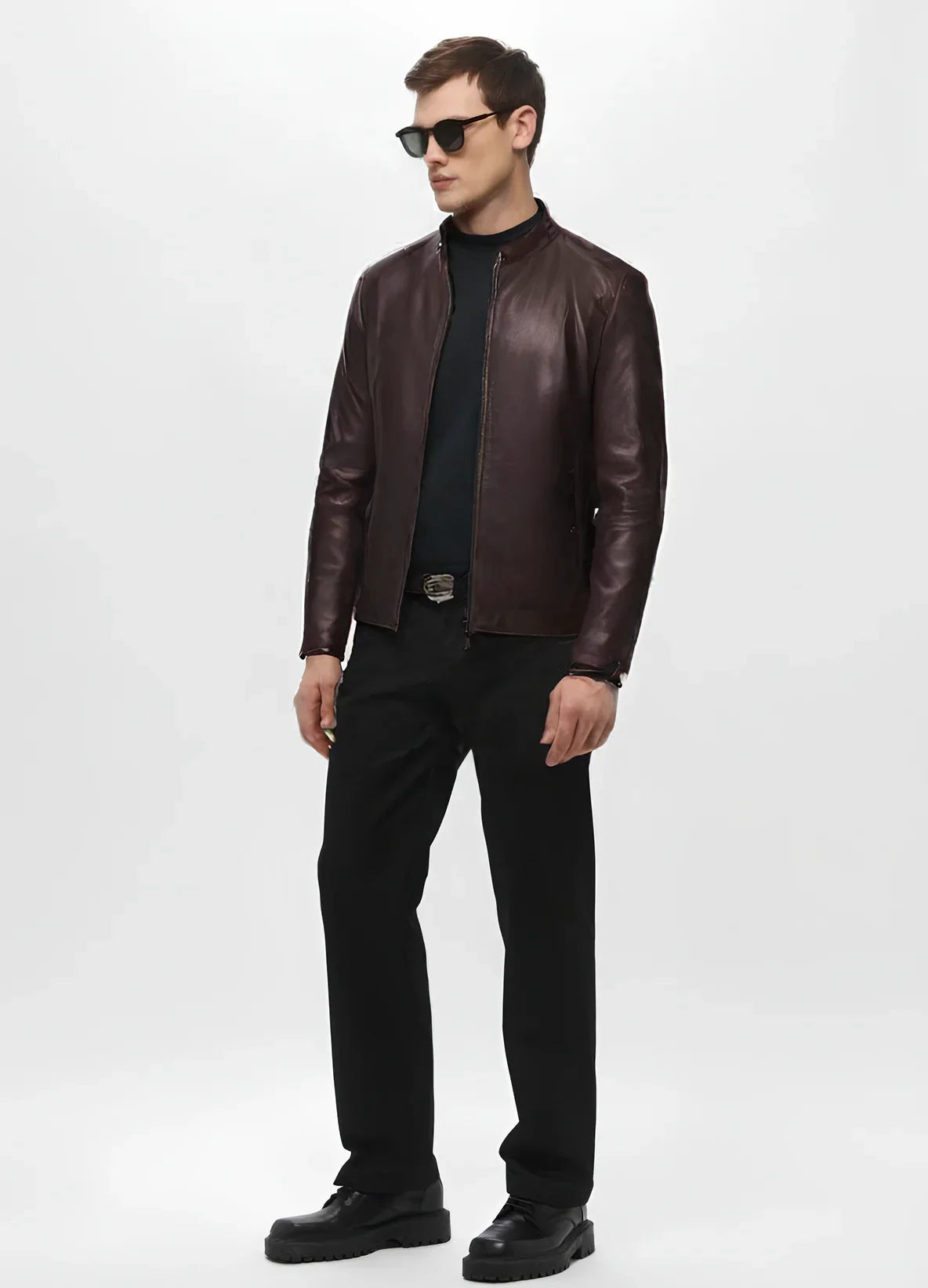 Jaqueta masculina de couro Dallas marrom claro, acabamento de alta costura com bolsos internos funcionais e punhos ajustáveis com botão de pressão