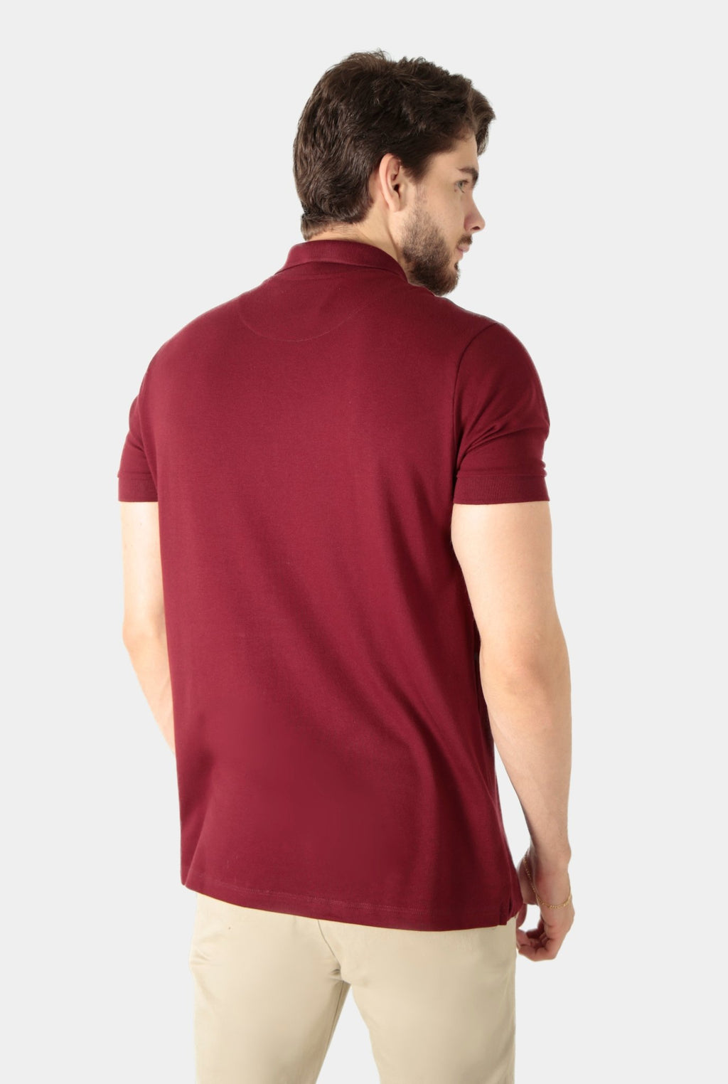 Polo masculina bordô em algodão pima e elastano, corte sob medida que garante caimento impecável e flexibilidade total para o máximo bem-estar