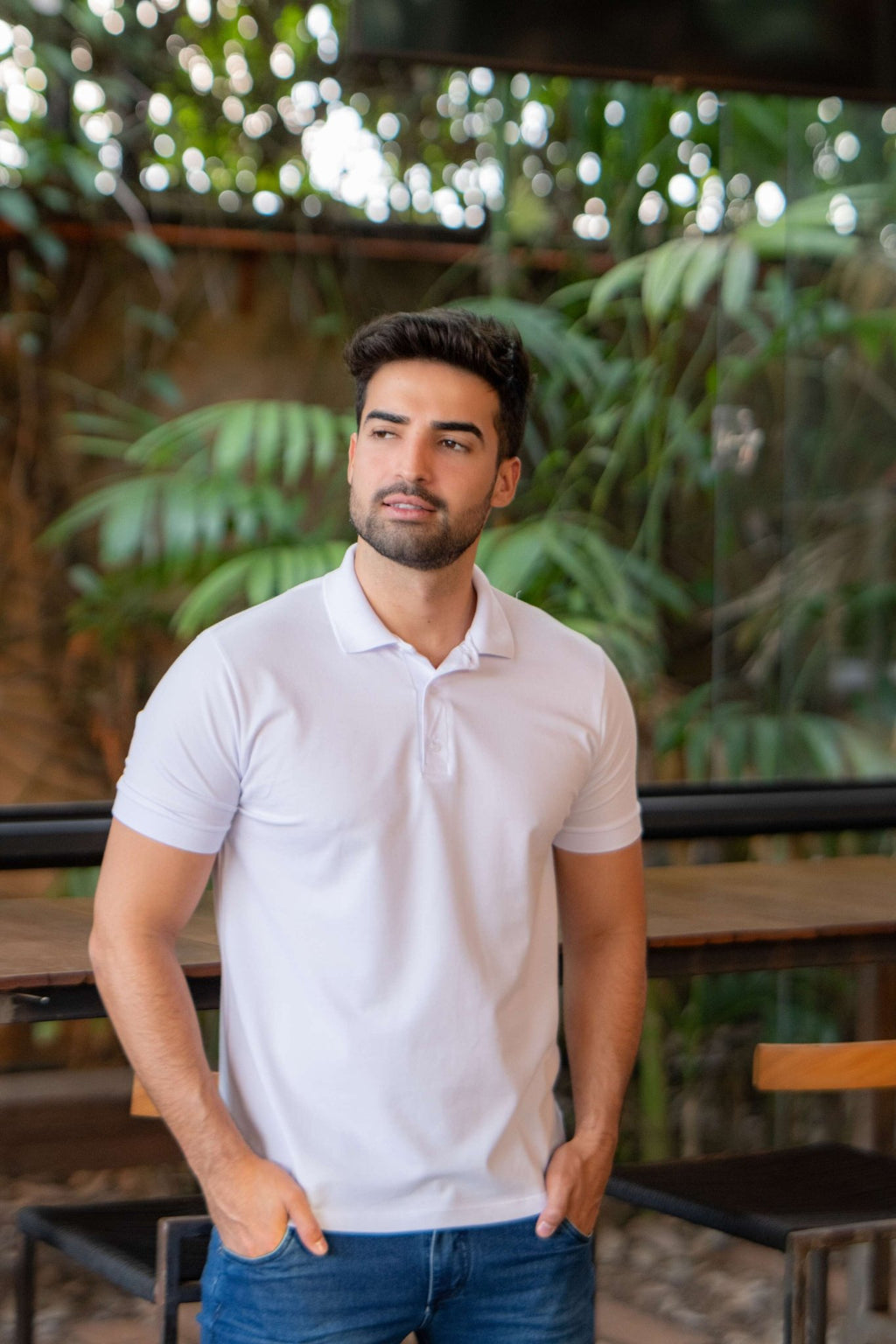 Polo masculina branca em algodão pima com elastano, piquet de alto padrão com brancura intensa e toque extremamente macio para um visual impecável