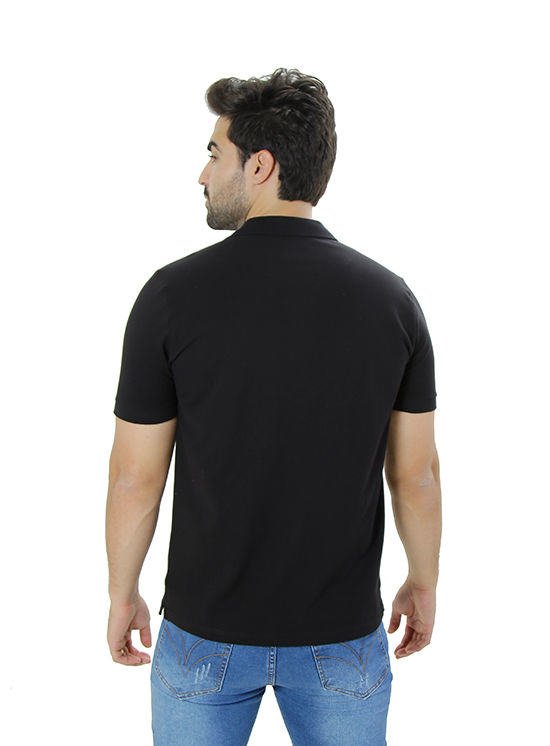 Polo preta em piquet pima premium e elastano, design liso com corte sob medida que garante extremo conforto e sofisticação em qualquer ambiente