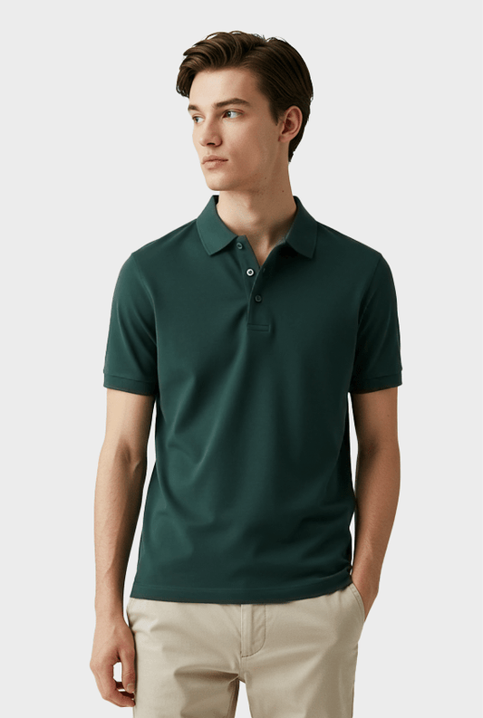 Polo masculina verde escuro em algodão pima com elastano, malha piquet de luxo com toque extremamente macio e ajuste impecável ao corpo