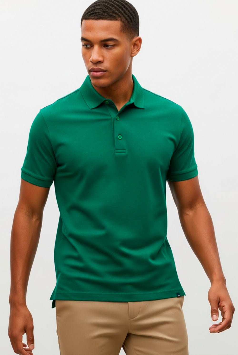 Polo masculina verde esmeralda em algodão pima com elastano, cor vibrante e sofisticada com o toque extremamente macio da malha piquet premium