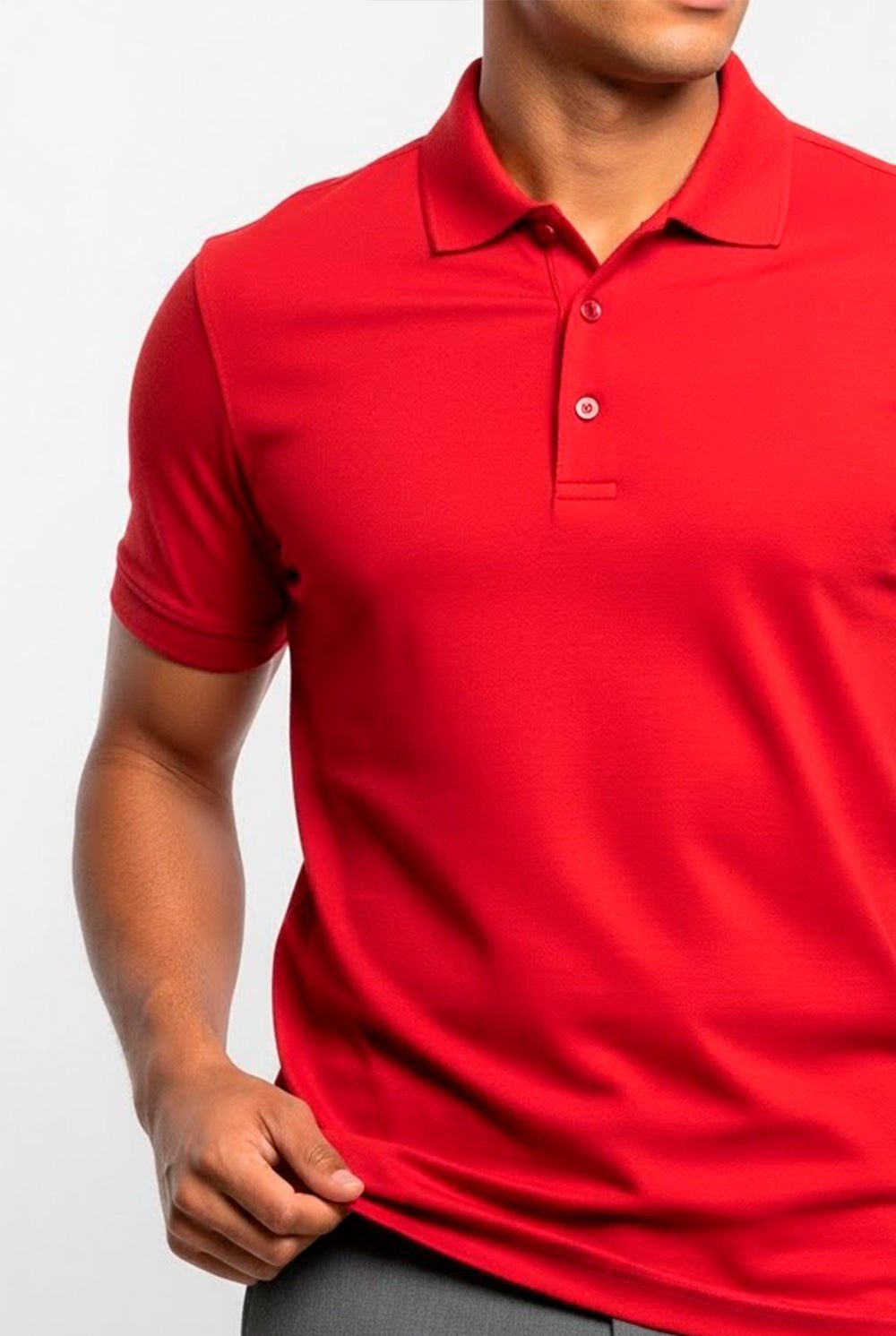Polo vermelho carmesim em piquet pima premium e elastano, fibra nobre peruana de alta durabilidade com design liso minimalista e conforto térmico superior
