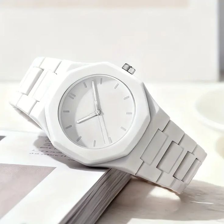 Relogio masculino Oruss branco com visual refinado, ideal para compor looks modernos e elegantes