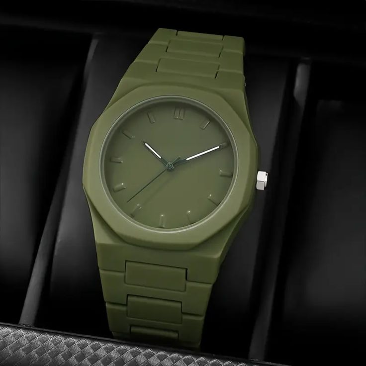 Relogio verde militar masculino Oruss, design exclusivo com visual robusto e acabamento de qualidade