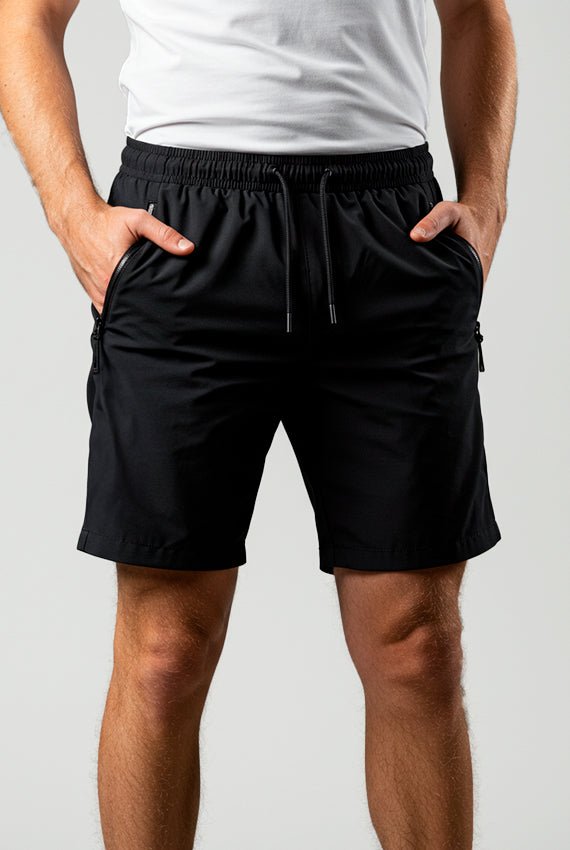 Short fitness preto em poliamida dry performance, tecido tecnológico leve com alta respirabilidade e secagem rápida para treinos de alta intensidade