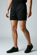 Short masculino em sarja color preta, tecido de alta qualidade com tingimento reativo que não desbota e corte moderno para um visual urbano impecável