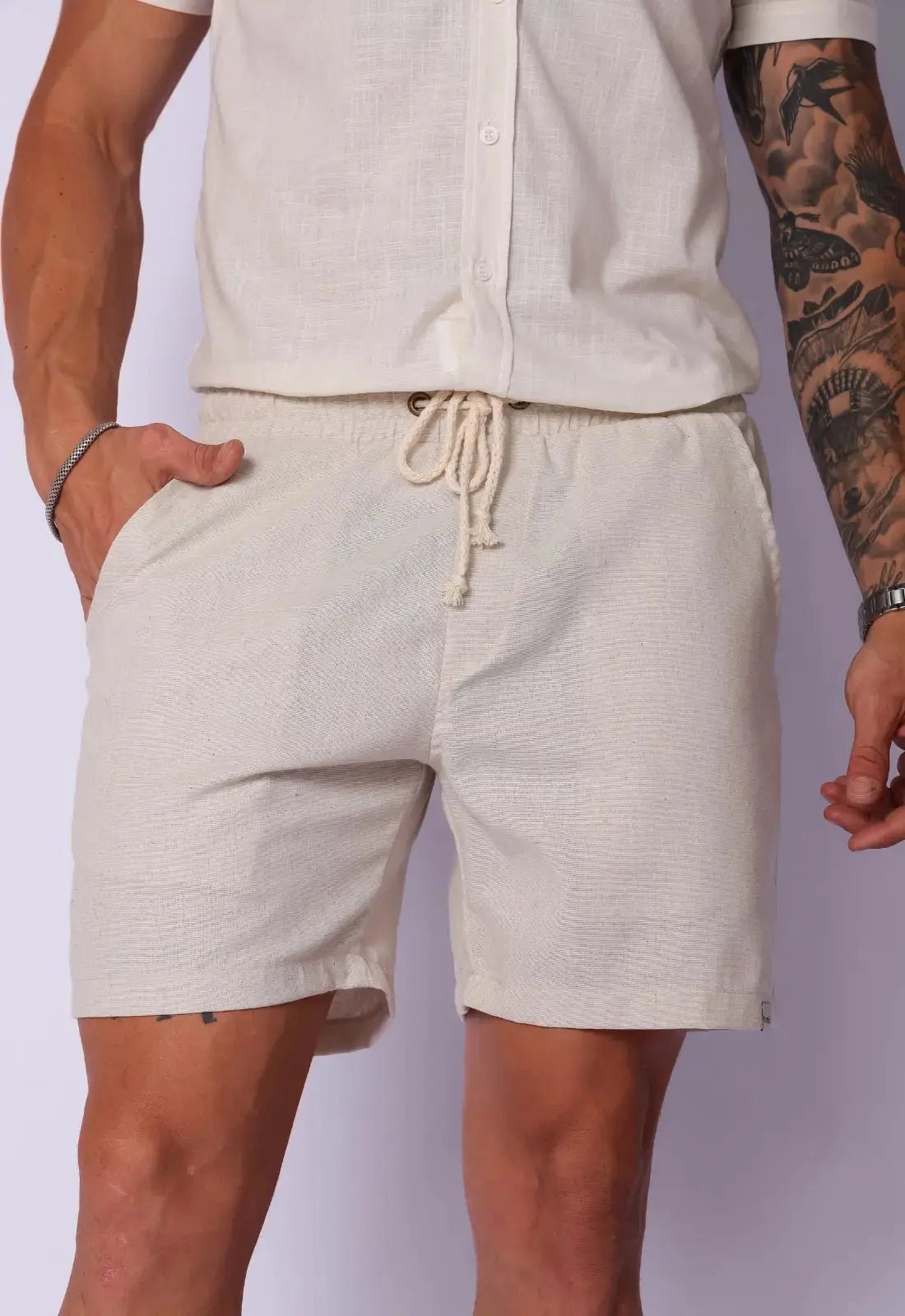 Shorts de linho masculino bege, tecido leve respiravel ideal para dias quentes com estilo elegante